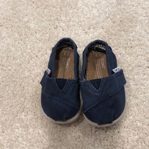 TOMS size T3 blue shoes